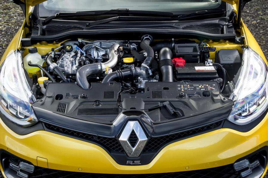 Моторный отсек Renault Clio R.S. 220 Trophy 2016 года  (UK) (фото 23 из 30)